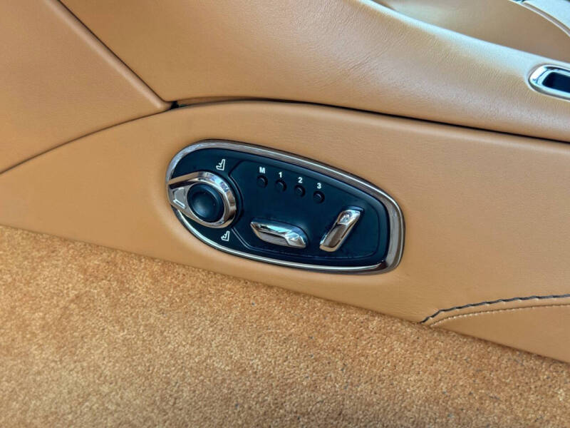 2022 Aston Martin DB11 V8