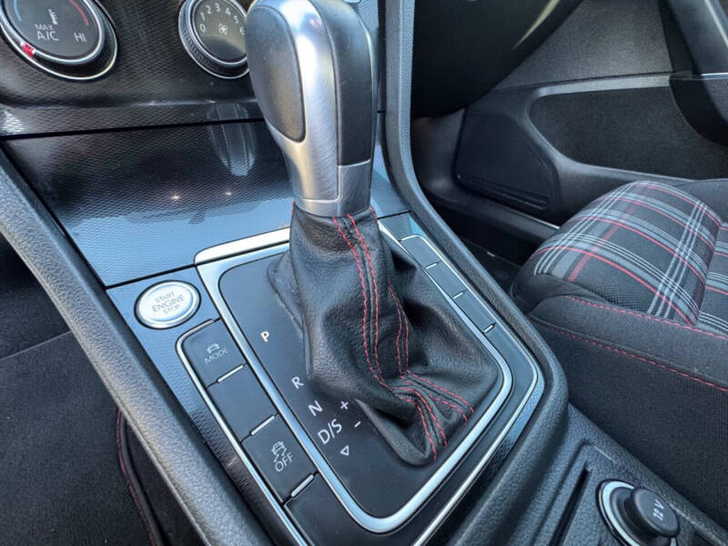 2017 Volkswagen Golf GTI Sport