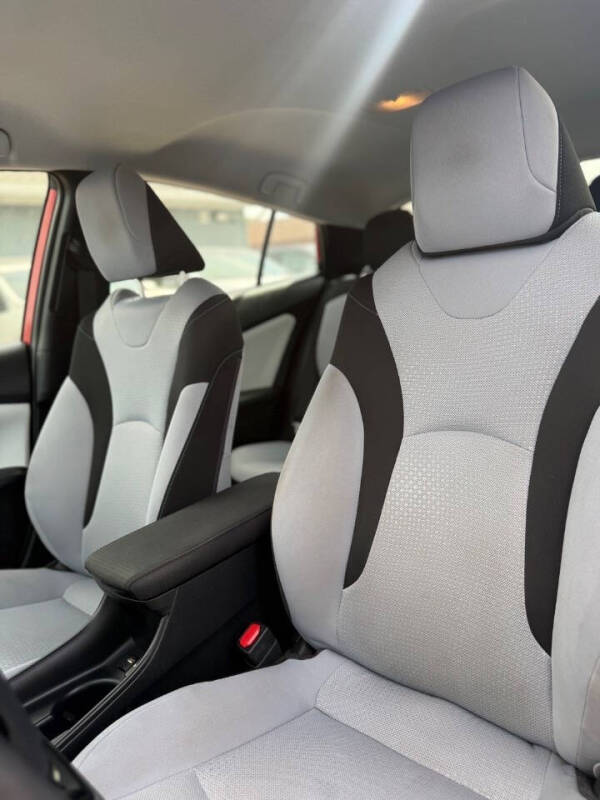 2019 Toyota Prius LE AWD-e