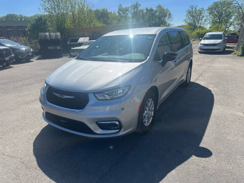 2026 Chrysler Pacifica Select