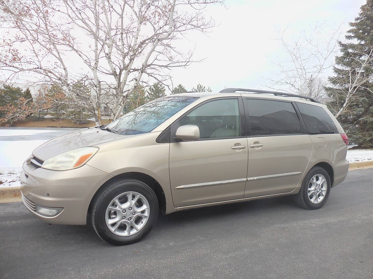 2005 Toyota Sienna for sale at Genuine Motors in Schaumburg, IL