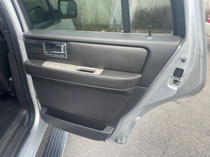 2010 Lincoln Navigator Base photo 35