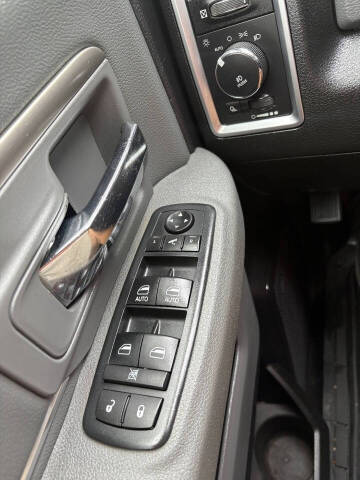2016 RAM 1500 SLT