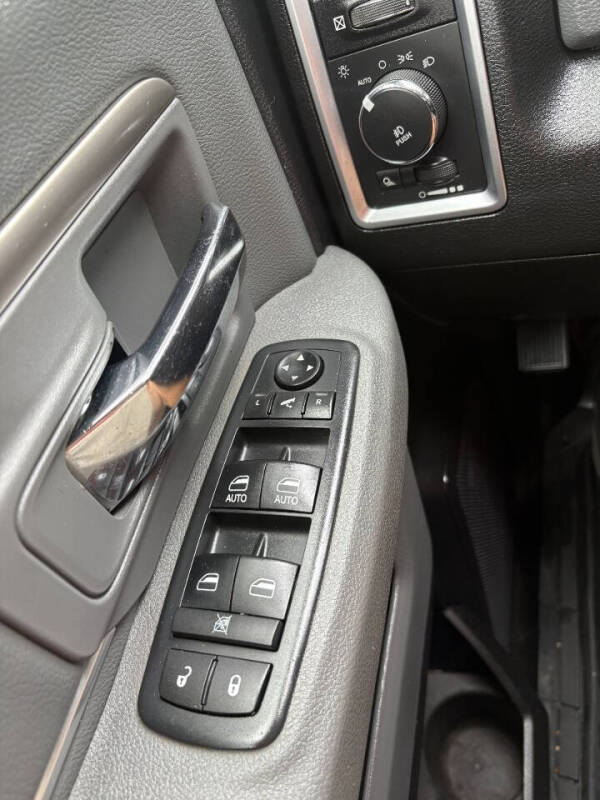2016 RAM 1500 SLT