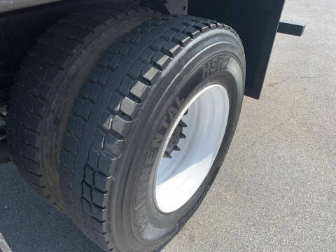 2015 Freightliner M2 106