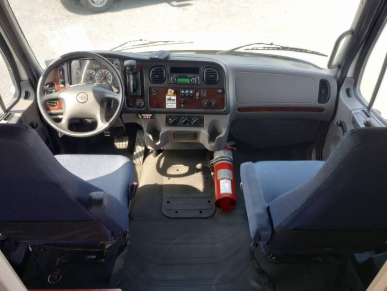 2014 Freightliner M2 106