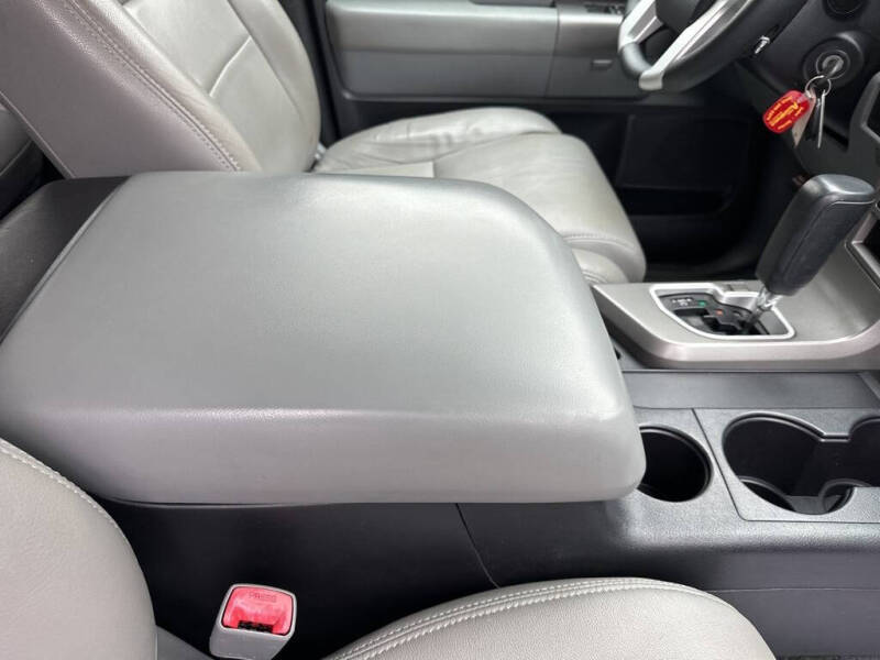 2016 Toyota Sequoia SR5