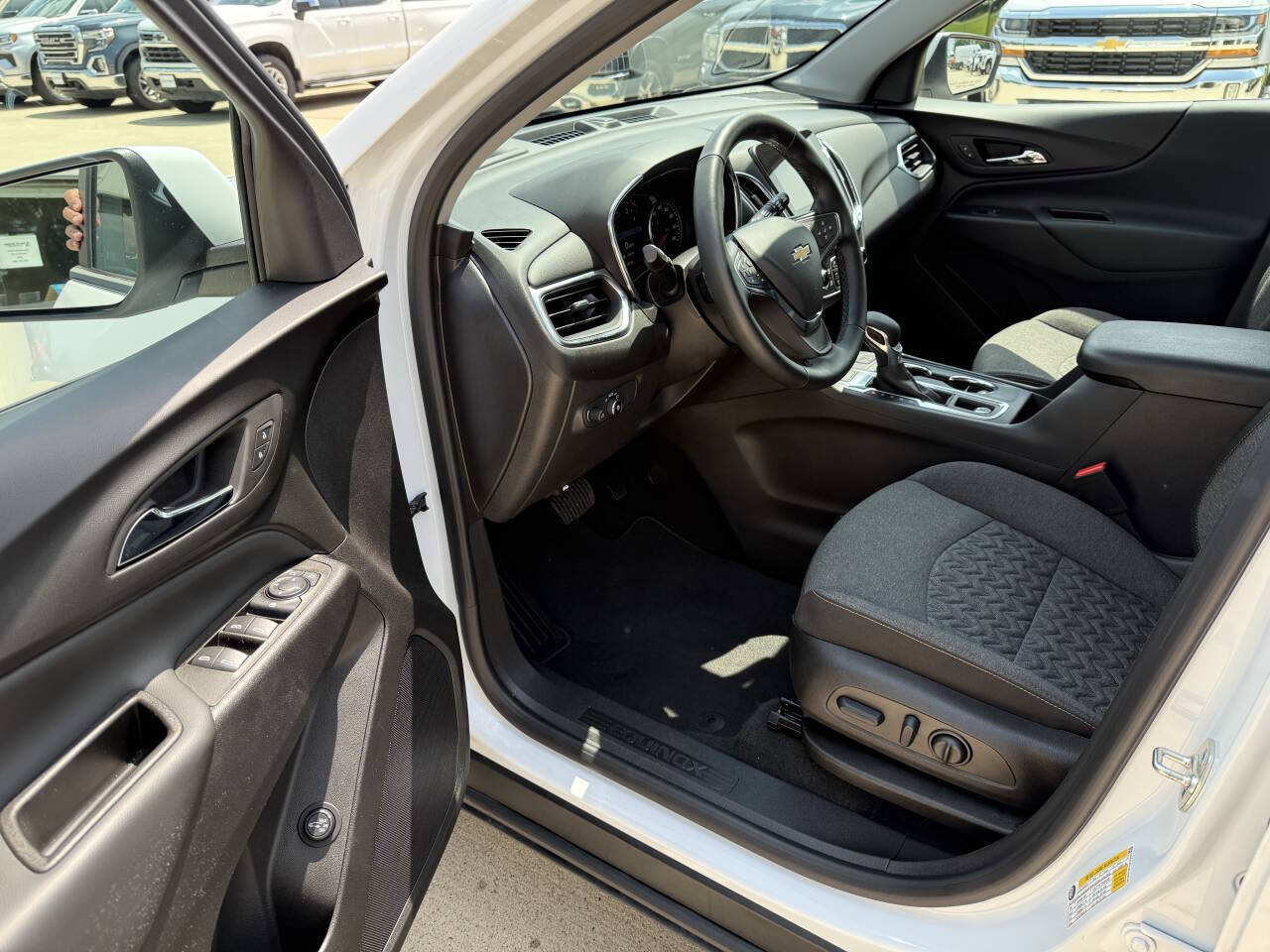 2024 Chevrolet Equinox photo 4