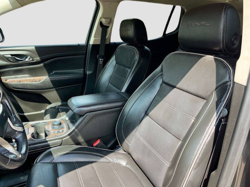 2022 GMC Acadia Denali