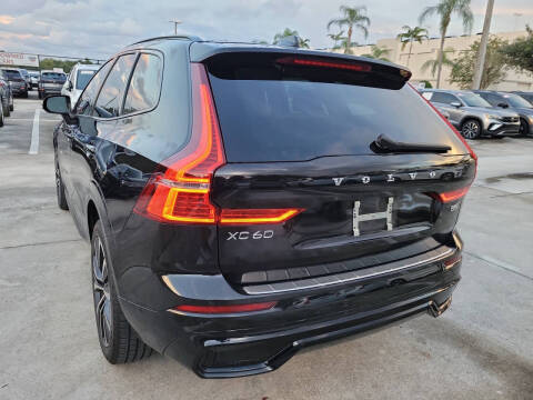 2023 Volvo XC60 B5 Plus Dark Theme