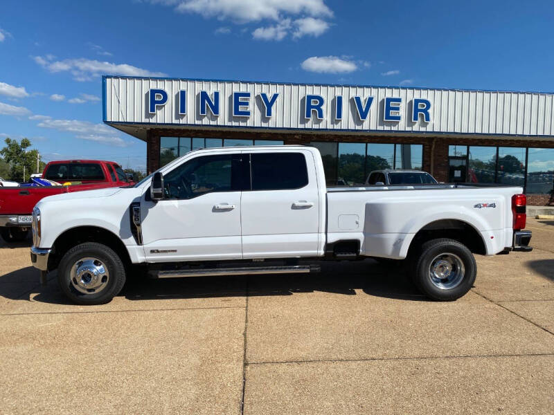 2026 Ford F-350 Super Duty Lariat's photo