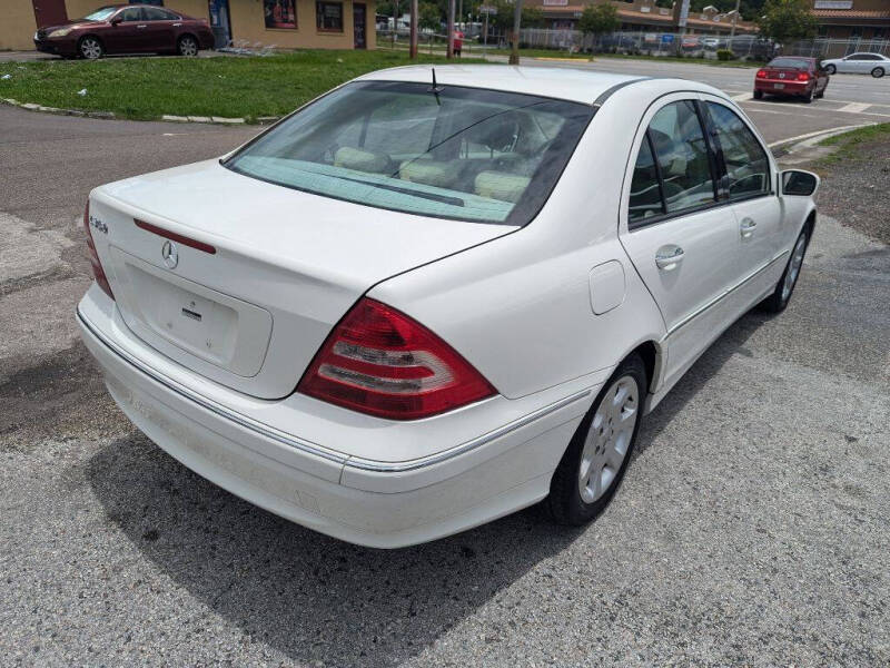 2006 Mercedes-Benz C-Class null photo 3