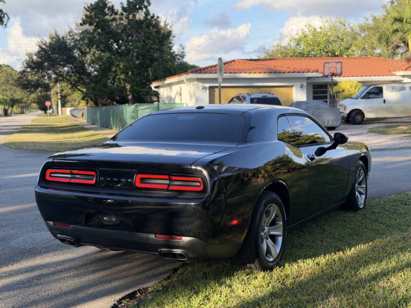 2016 Dodge Challenger SXT