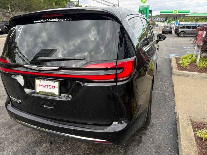 2026 Chrysler Pacifica Select