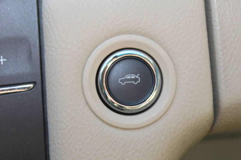 2017 Ford Taurus SEL