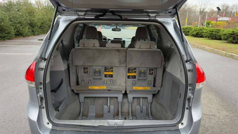 2014 Toyota Sienna LE 8-Passenger