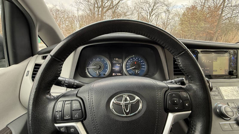 2017 Toyota Sienna XLE 8-Passenger