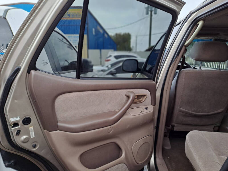 2002 Toyota Sequoia SR5