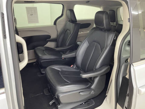 2024 Chrysler Pacifica Plug-In Hybrid Select