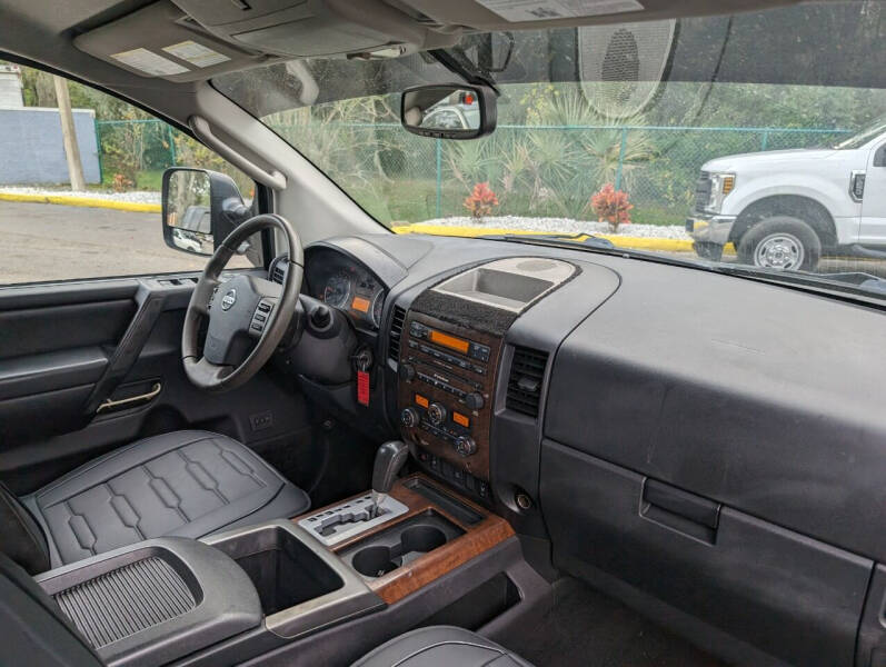 2009 Nissan Titan LE FFV