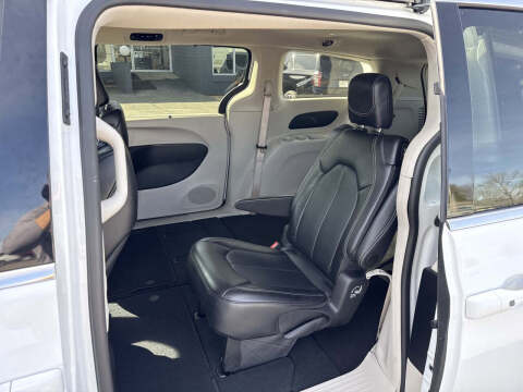 2024 Chrysler Pacifica Touring L