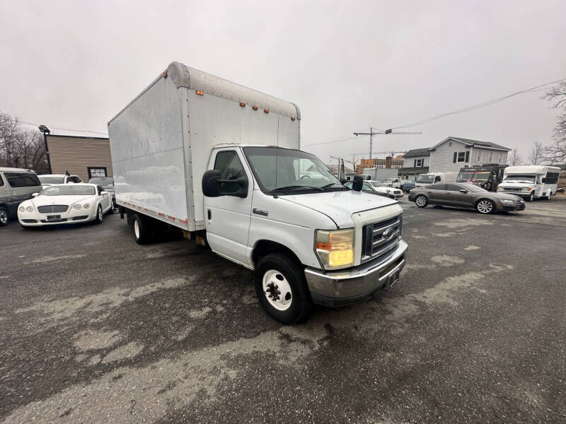 2008 Ford Econoline's photo