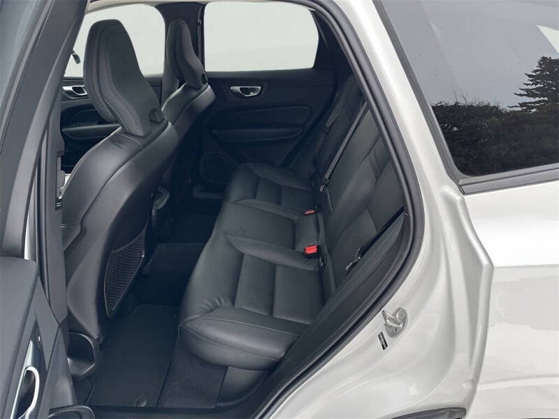 2025 Volvo XC60 B5 Plus Dark Theme