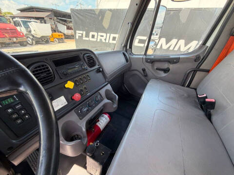 2013 Freightliner M2 106