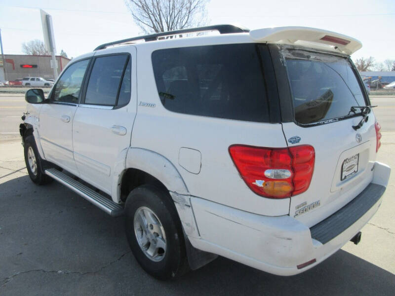 2002 Toyota Sequoia Limited photo 2