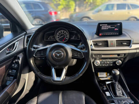 2018 Mazda MAZDA3 Touring
