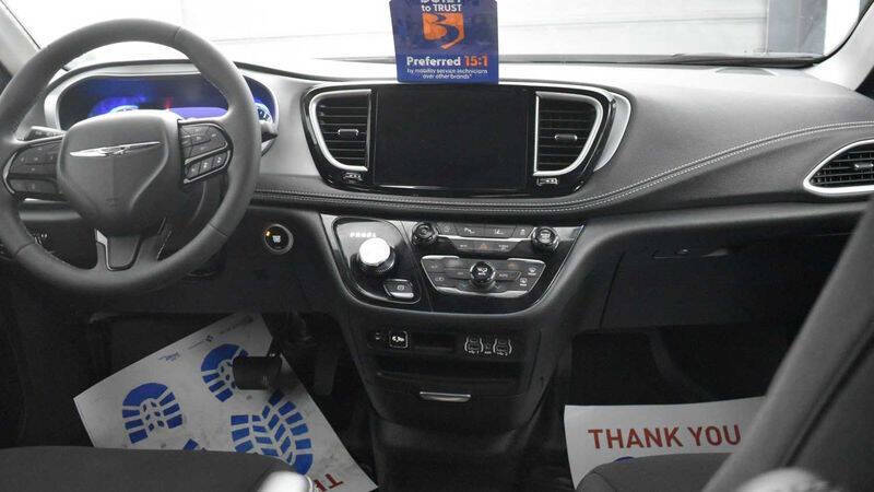 2024 Chrysler Pacifica Touring