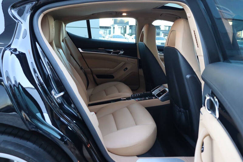 2016 Porsche Panamera Edition