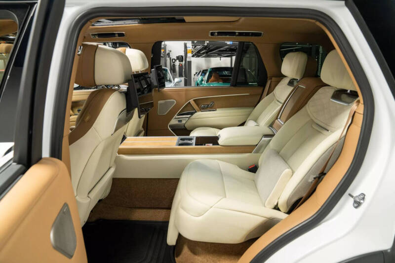 2024 Land Rover Range Rover P615 SV LWB