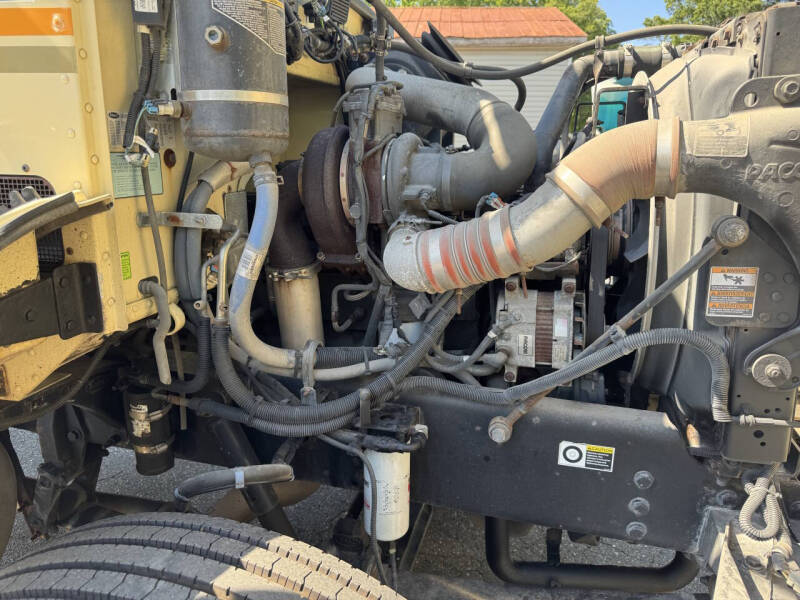 2010 Peterbilt 337