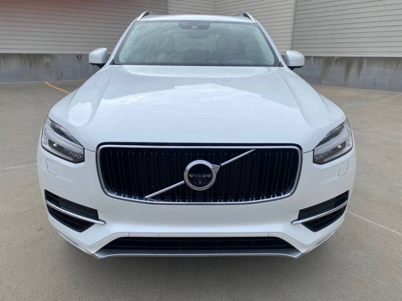 2016 Volvo XC90 T6 Momentum