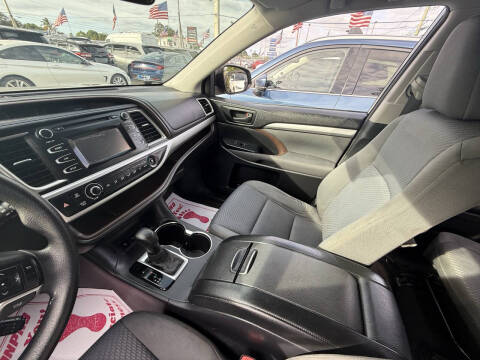 2015 Toyota Highlander LE