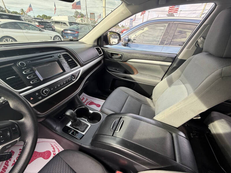 2015 Toyota Highlander LE