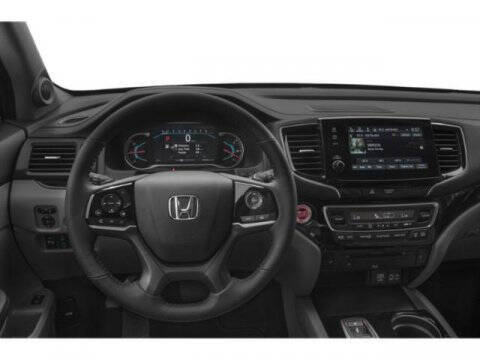2021 Honda Pilot Touring w/Rear Captain's Chairs