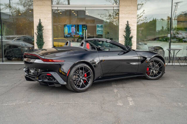 2021 Aston Martin Vantage 38