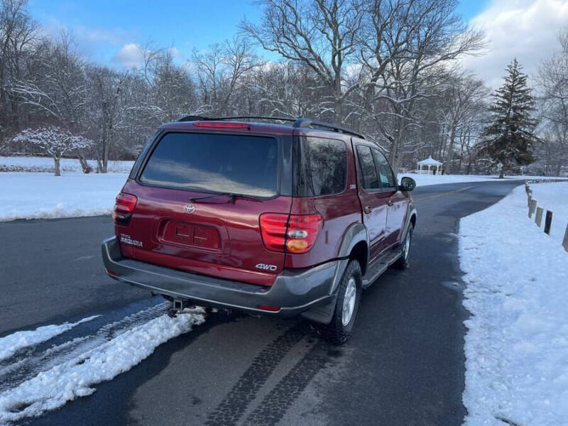 2004 Toyota Sequoia SR5