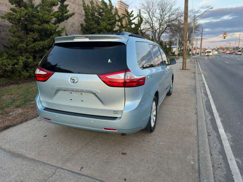2015 Toyota Sienna XLE 7-Passenger