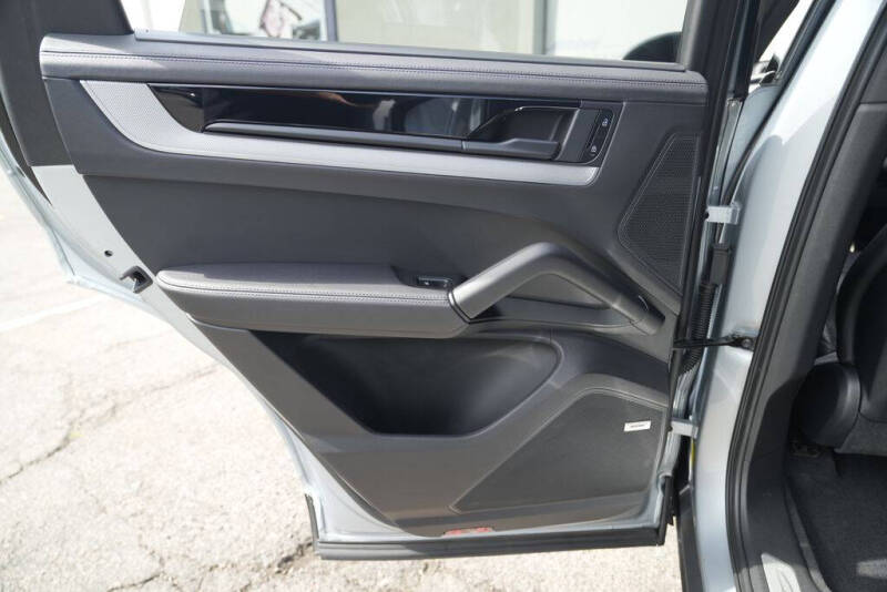 2024 Porsche Cayenne S