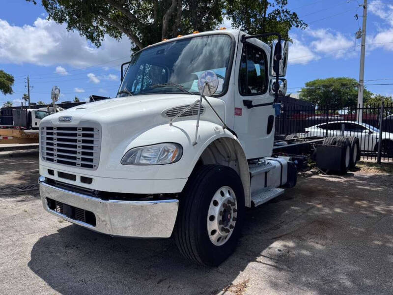 2017 Freightliner M2 106