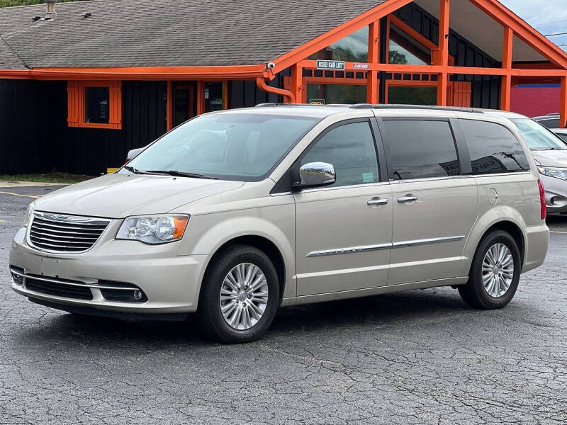 2013 Chrysler Town and Country Touring-L
