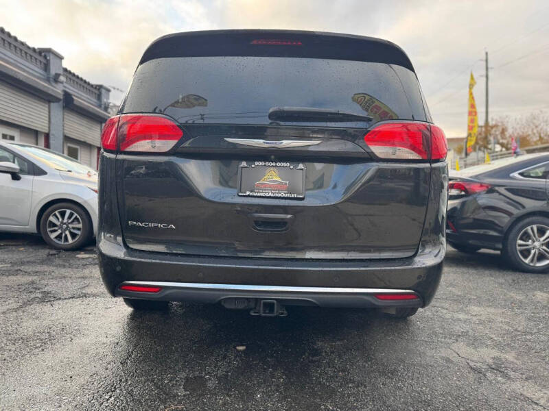 2017 Chrysler Pacifica Touring-L Plus