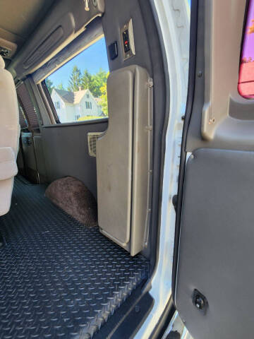 2006 Ford E-Series E-250 SD