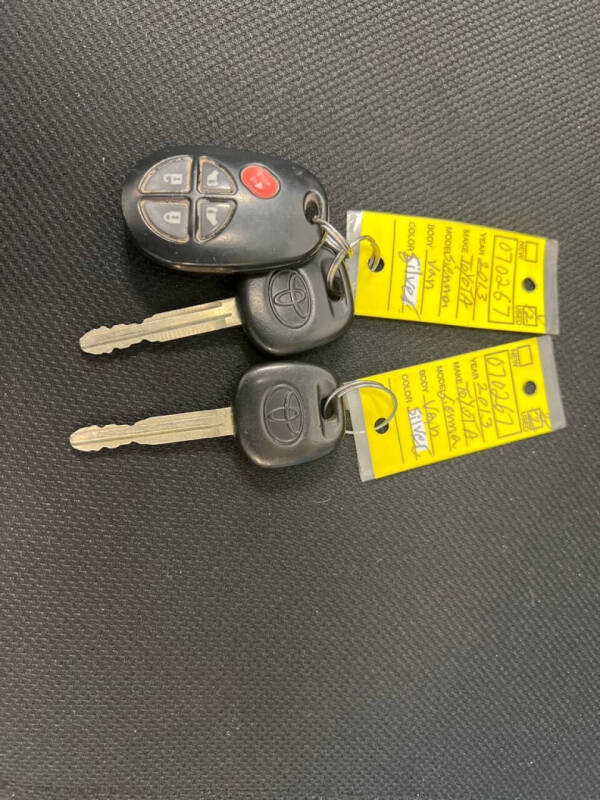 2013 Toyota Sienna LE 7-Passenger