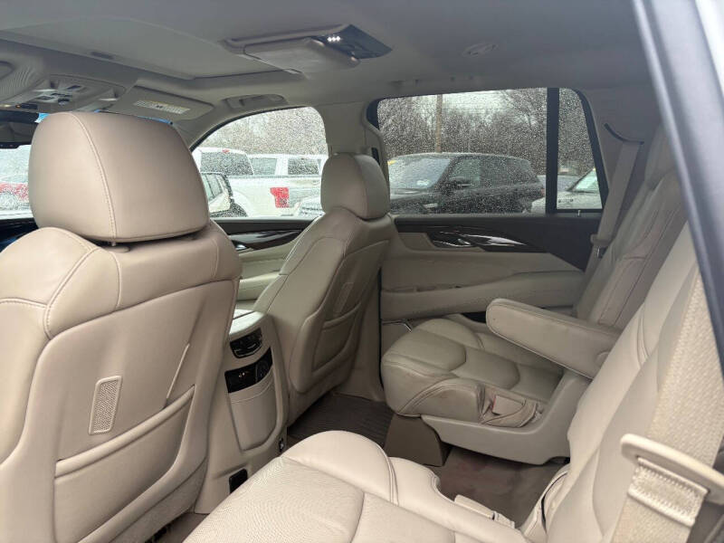 2016 Cadillac Escalade Luxury Collection