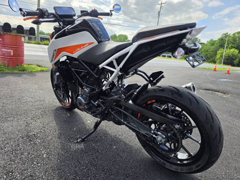 2022 KTM Duke 390