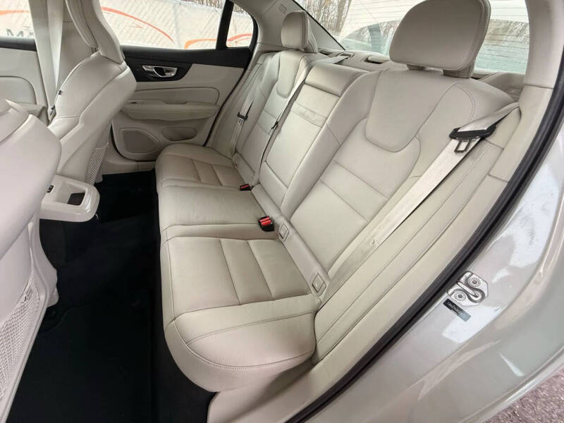 2019 Volvo S60 T6 Momentum